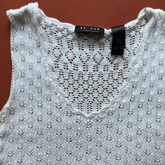 VINTAGE DAINTY CROCHET WHITE TANK TOP - Picture 2 of 4